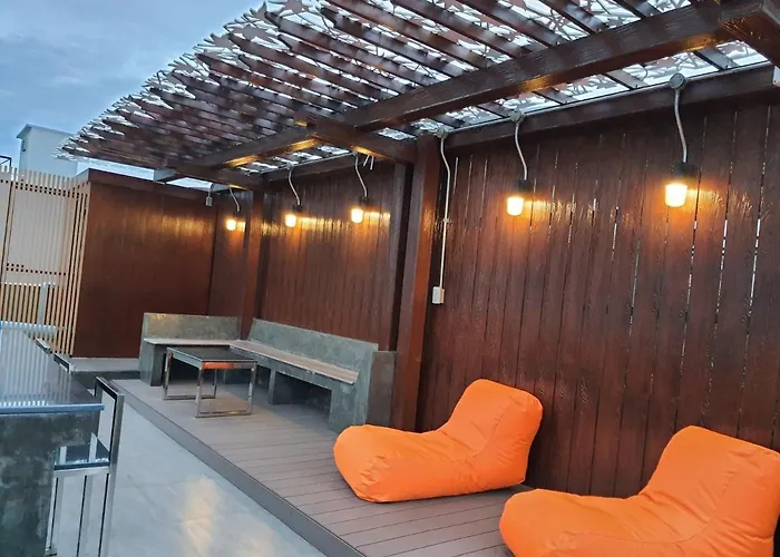 Hostel Station8 *
