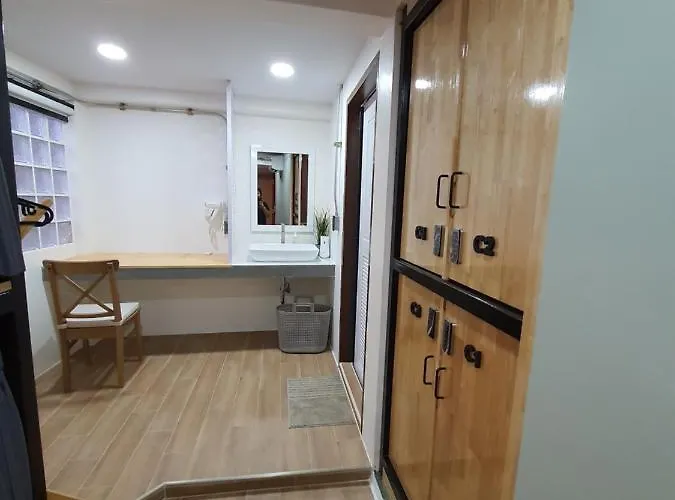 Station8 Hostel *