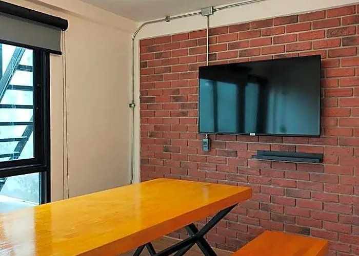 Hostel Station8 *